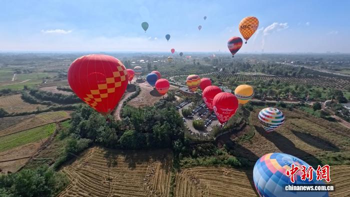 热气球世家父子同场竞技三代传承照亮中国低空