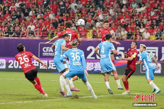 河南队点球险胜蓉城首进
