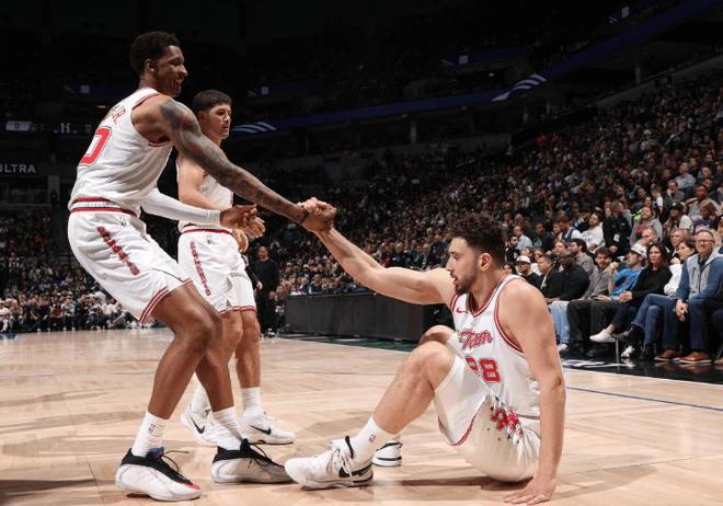 湖人逼近季后赛，火箭杜兰特加盟难掩短板，快