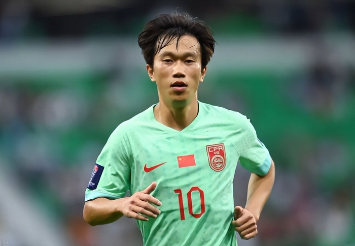 谢鹏飞关键助攻助力申花逆转津门虎 斯卢茨基盛