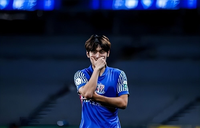 谢鹏飞关键助攻助力申花逆转津门虎 斯卢茨基盛