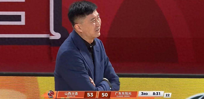 焦泊乔与杜锋冲突升级，广东队内部矛盾浮现