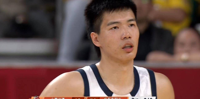 焦泊乔与杜锋冲突升级，广东队内部矛盾浮现